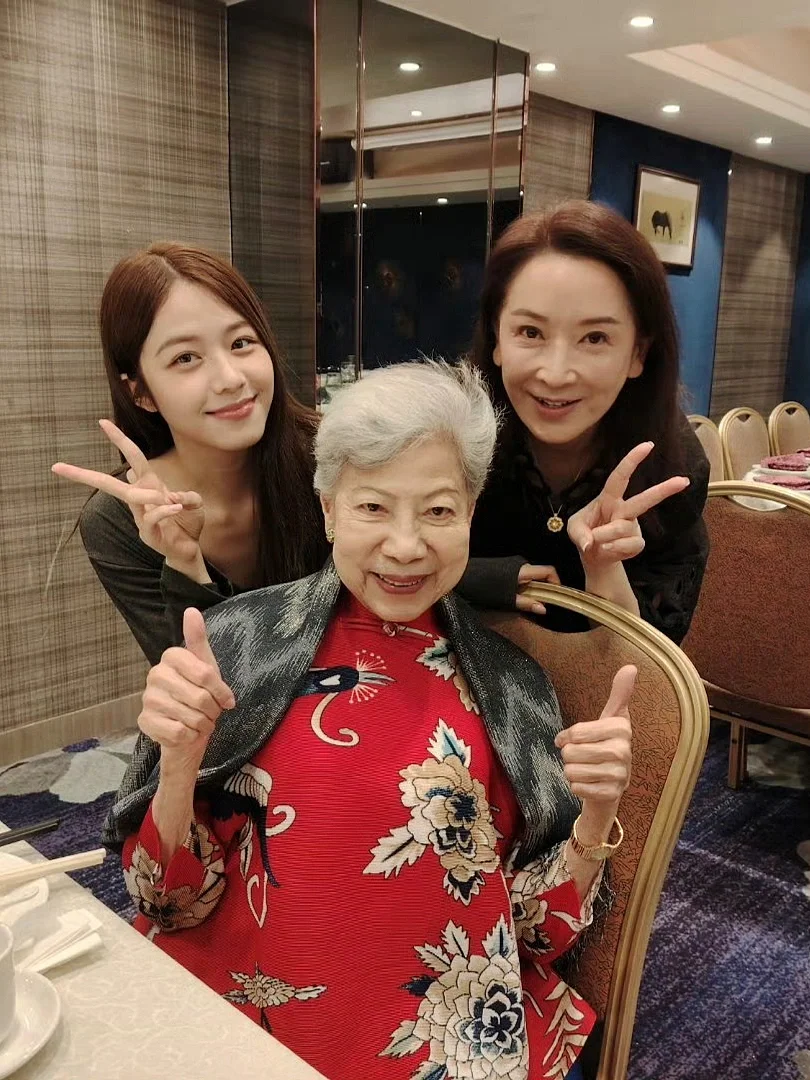 TVB90岁老戏骨罗兰现身《金式森林》周年晚宴