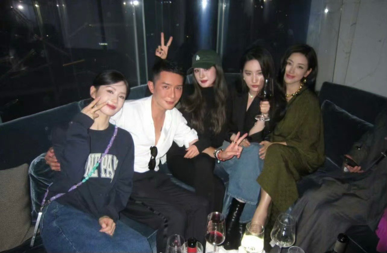 杨幂、刘诗诗、刘亦菲的同框合影！久违的三大85花同框，谁的状态更好？ ​​​