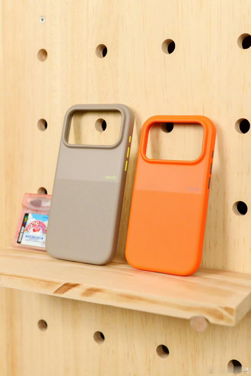 之前跟大家分享过 Beats 给 iPhone 17 Pro 系列做的保护壳，整