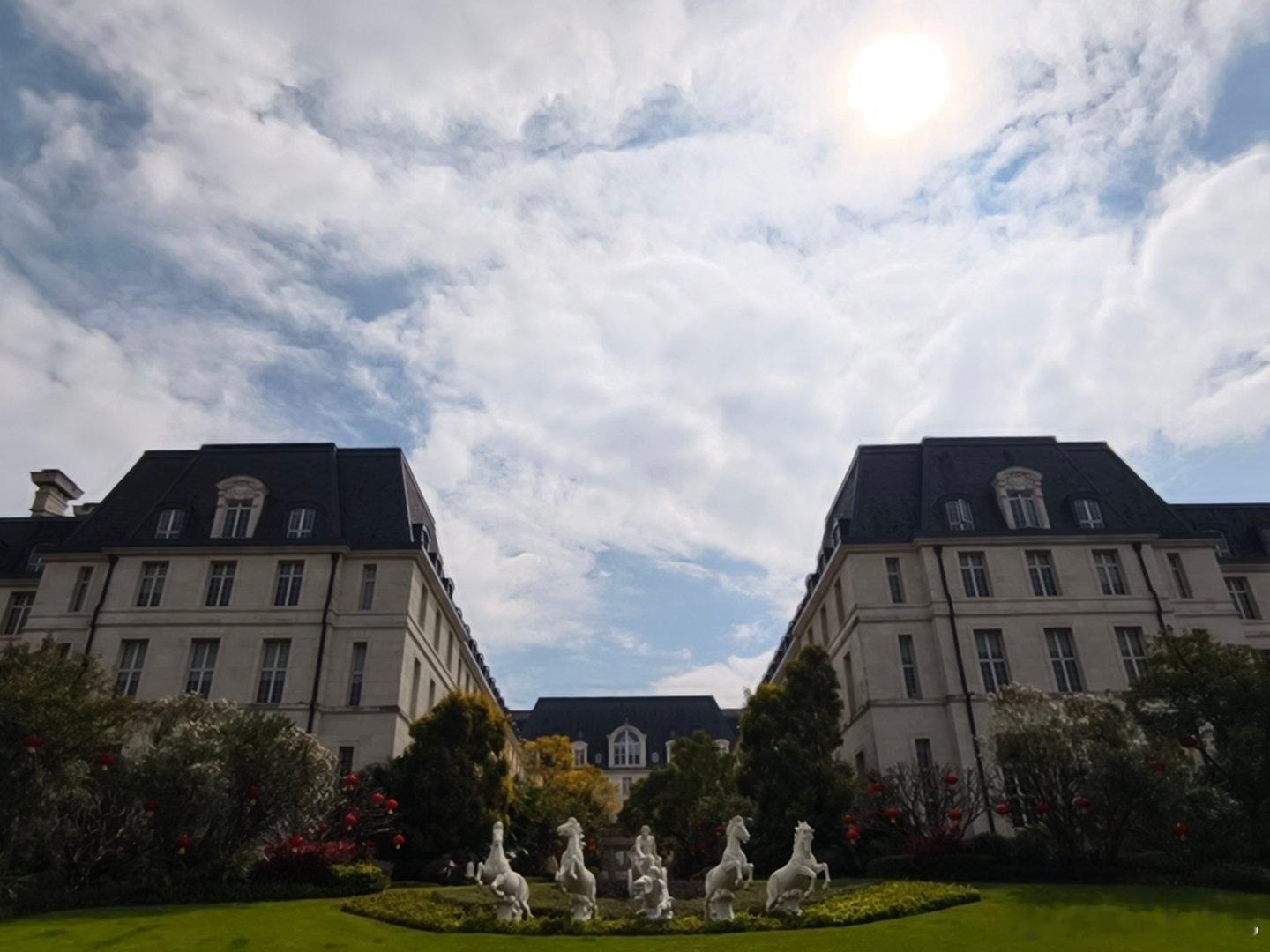 也是到欧洲了今天来看点不能发的东西大v聊车 东莞·华为欧洲小镇