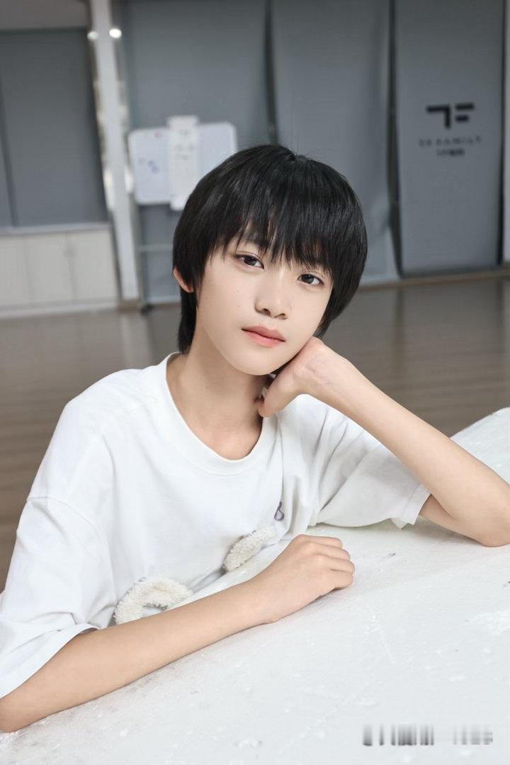 杨林好YL  🌺杨林好 五代唯一all玫 🌺杨林好 五代唯一龙猫塑“幸福的眼