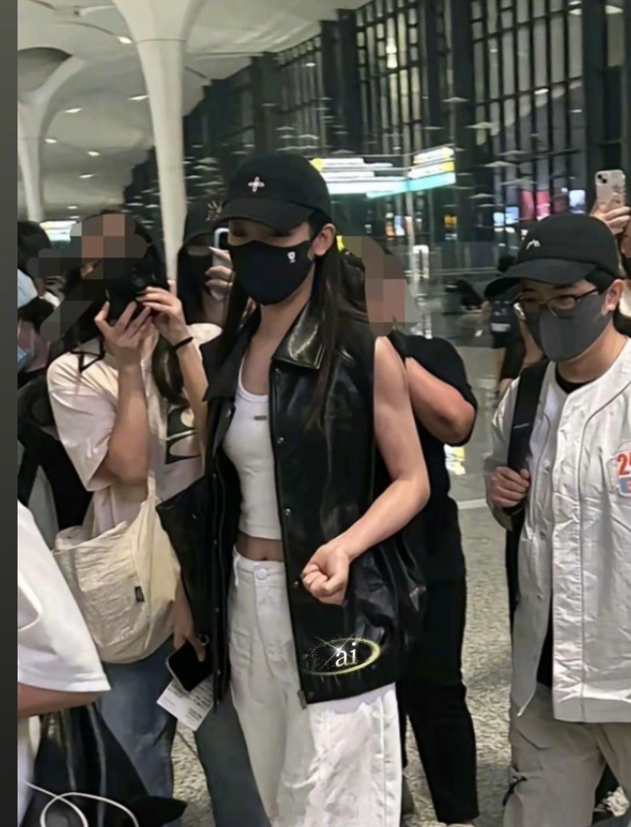 这肌肉线条我疯狂嘶哈嘶哈[舔屏]成为陈丽君梦女就这样轻轻松松 ​​​