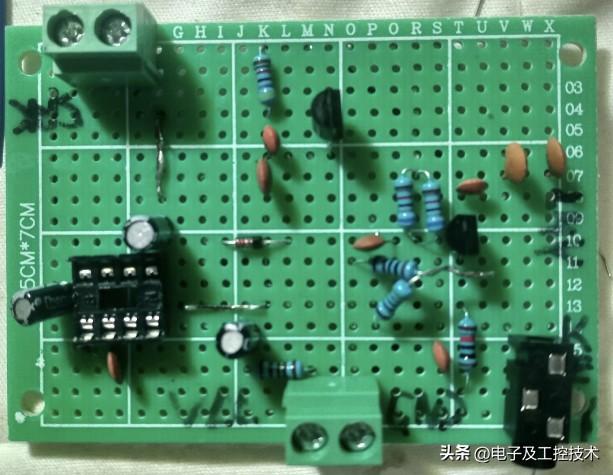 今天有位小伙伴说他自己手搓了一个PIXIE电台，说实在的，作为电子爱好者的我还是