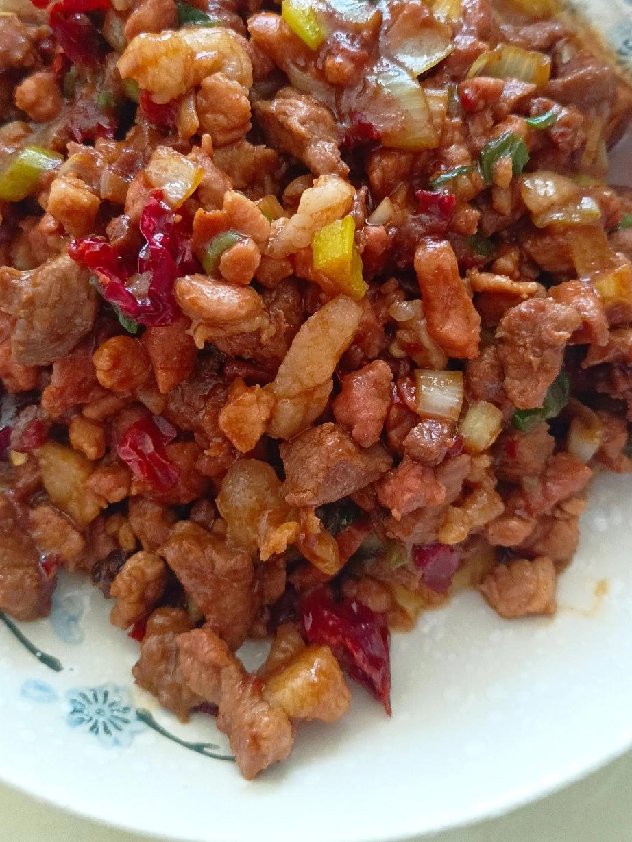 亲家母今天回家，该种地了，回家得张罗张罗。
另外也快清明了，也得回家去上坟，农村