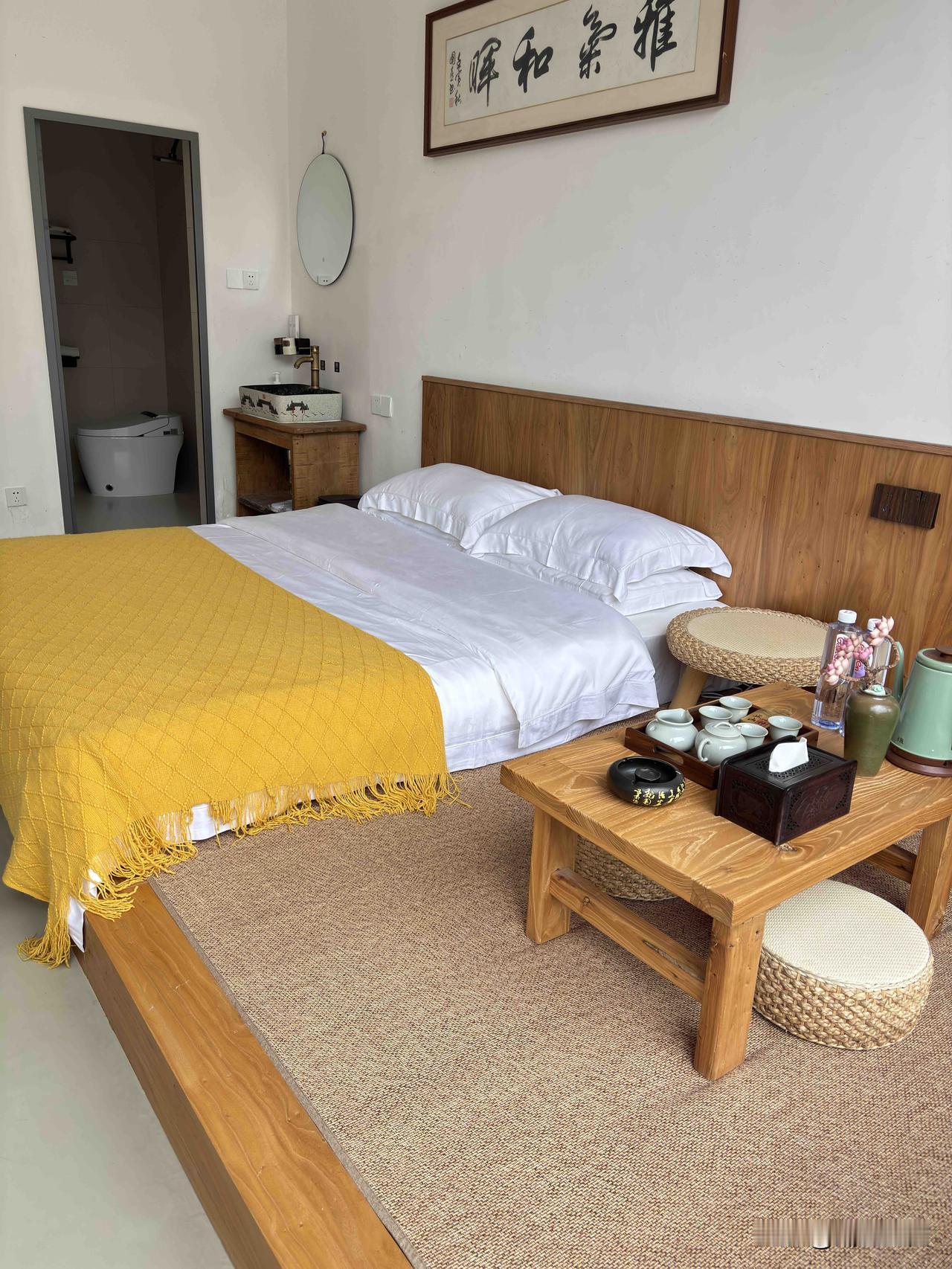 今天在长安区翠花山，参观了一下这个民宿，这个在天池跟前，夏天住这里，空气清新怡人