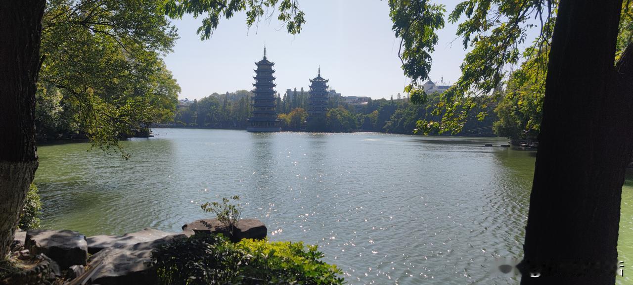 等了大半辈子！退休终于奔赴桂林，课本里的甲天下山水，我亲眼看见了！
谁的童年里，