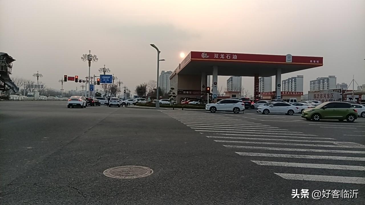 油价堪称万物价格的起始点，成本的收割并非是大刀阔斧式的，而是如温水煮青蛙一般。