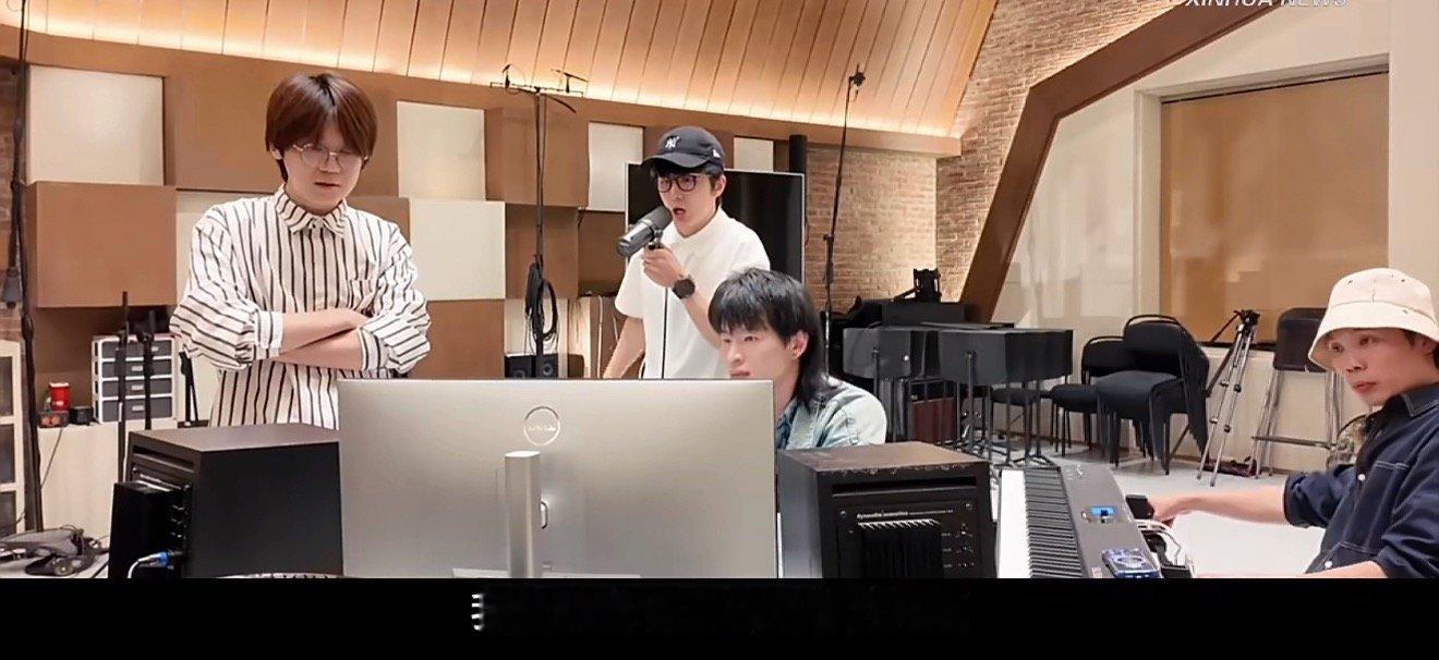 张新成说不应该给自己设限张新成在采访中说不应该给自己设限，现阶段是向着光成长🌞
