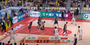 第一节比赛打了5分钟，两队加起来一共9分，现场花钱买票的球迷会不会感到很痛苦。广