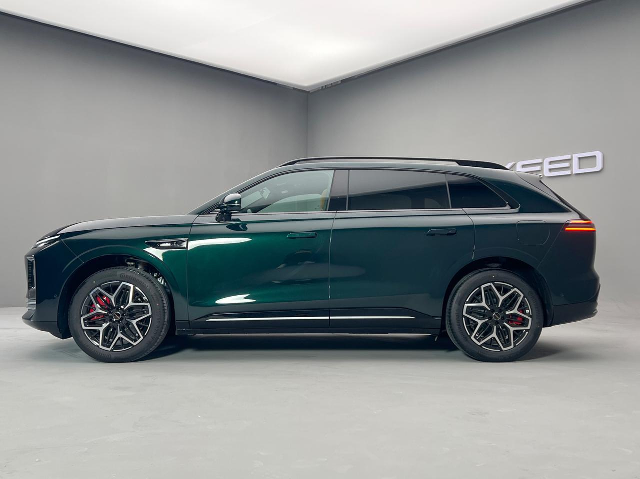 这个话题我可以聊两句：

在看星途EX7实车的时候发现一个有点反常规的配置方案，