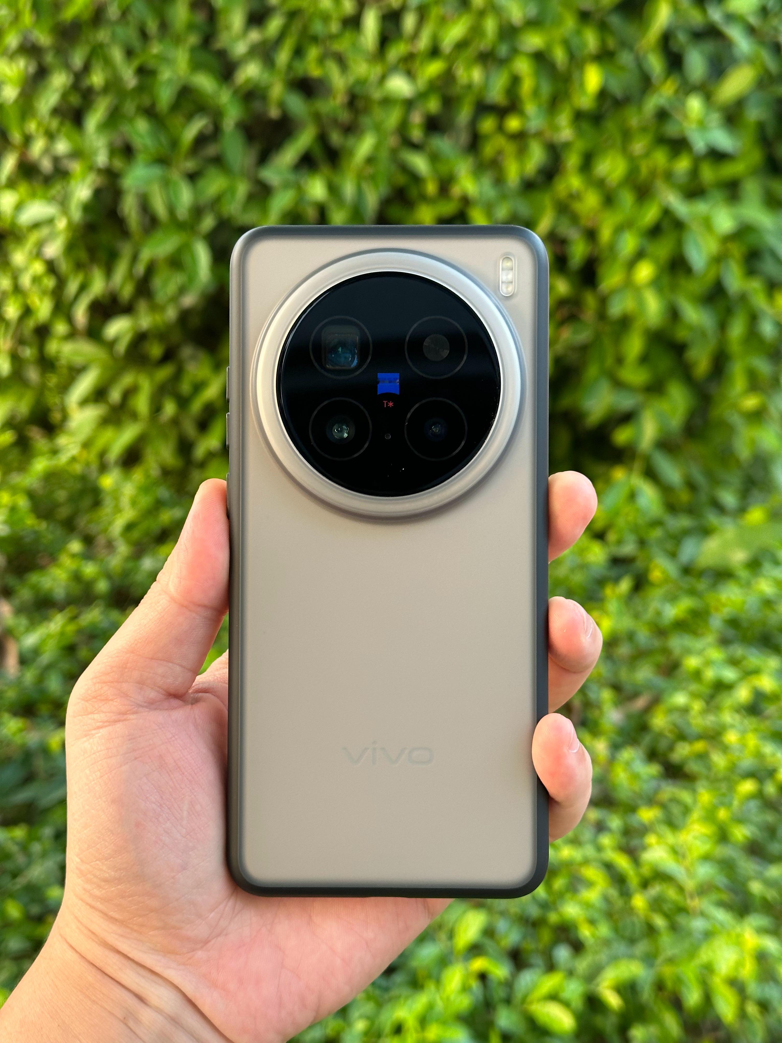 用 X200Pro 的朋友们看过来，013快好了。我仔细感受了一下，圆润又轻薄，