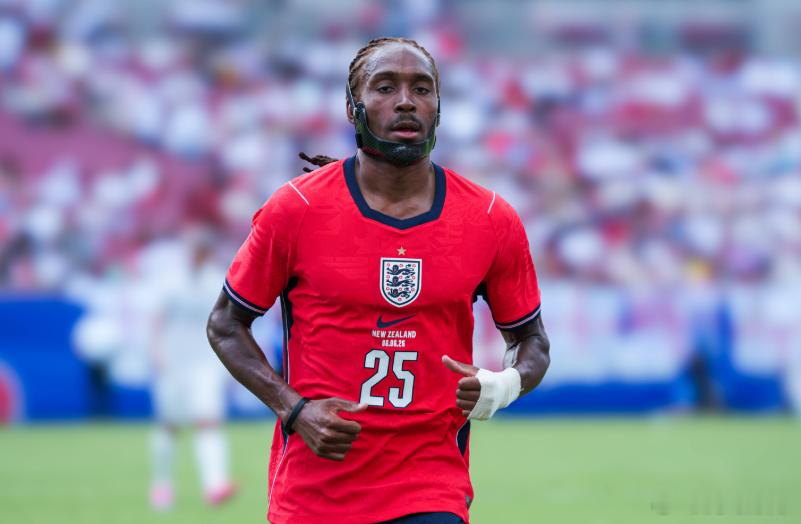 据英国媒体talkSPORT报道，热刺愿意出售在世界杯上表现出色的英格兰边卫斯彭