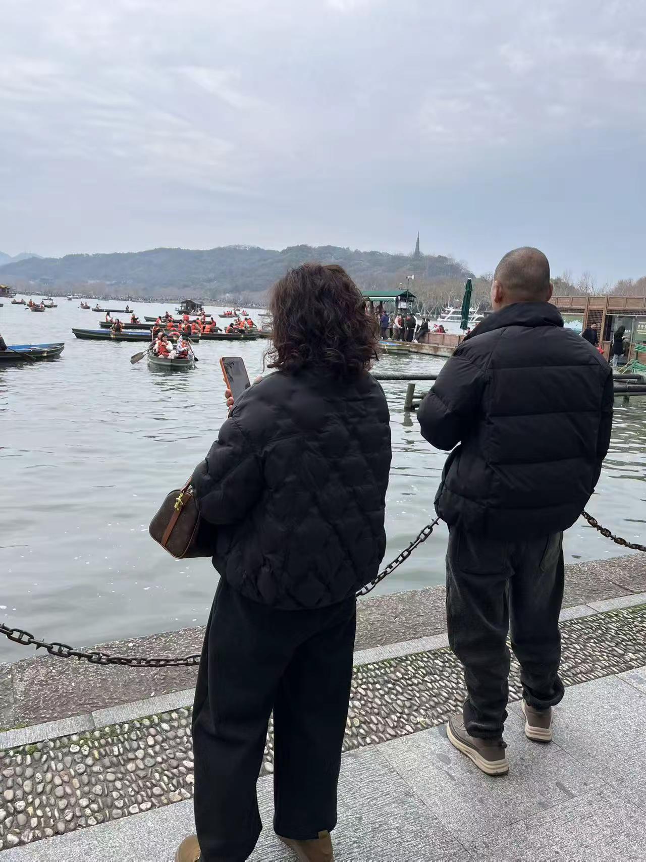 凑热闹，景点打卡 。