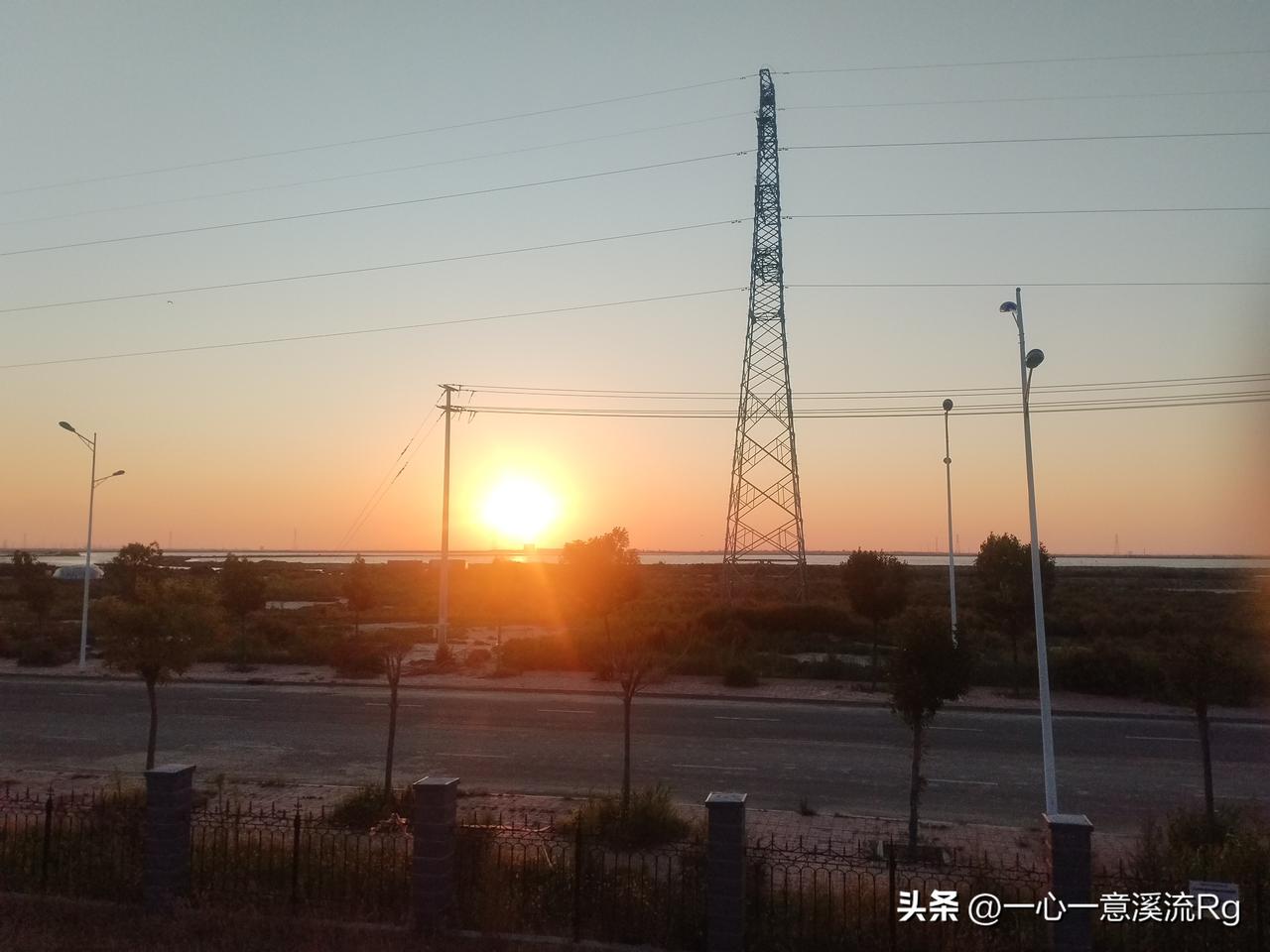 众友友早上好！
今天是8月19日星期三，日出时间5.28分，日落时间6.59分，