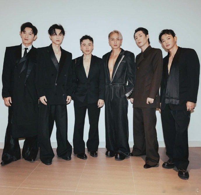 阿纬庆祝棒棒堂出道19周年 阿纬发文庆祝棒棒堂出道19周年，但应该是很难再看到六