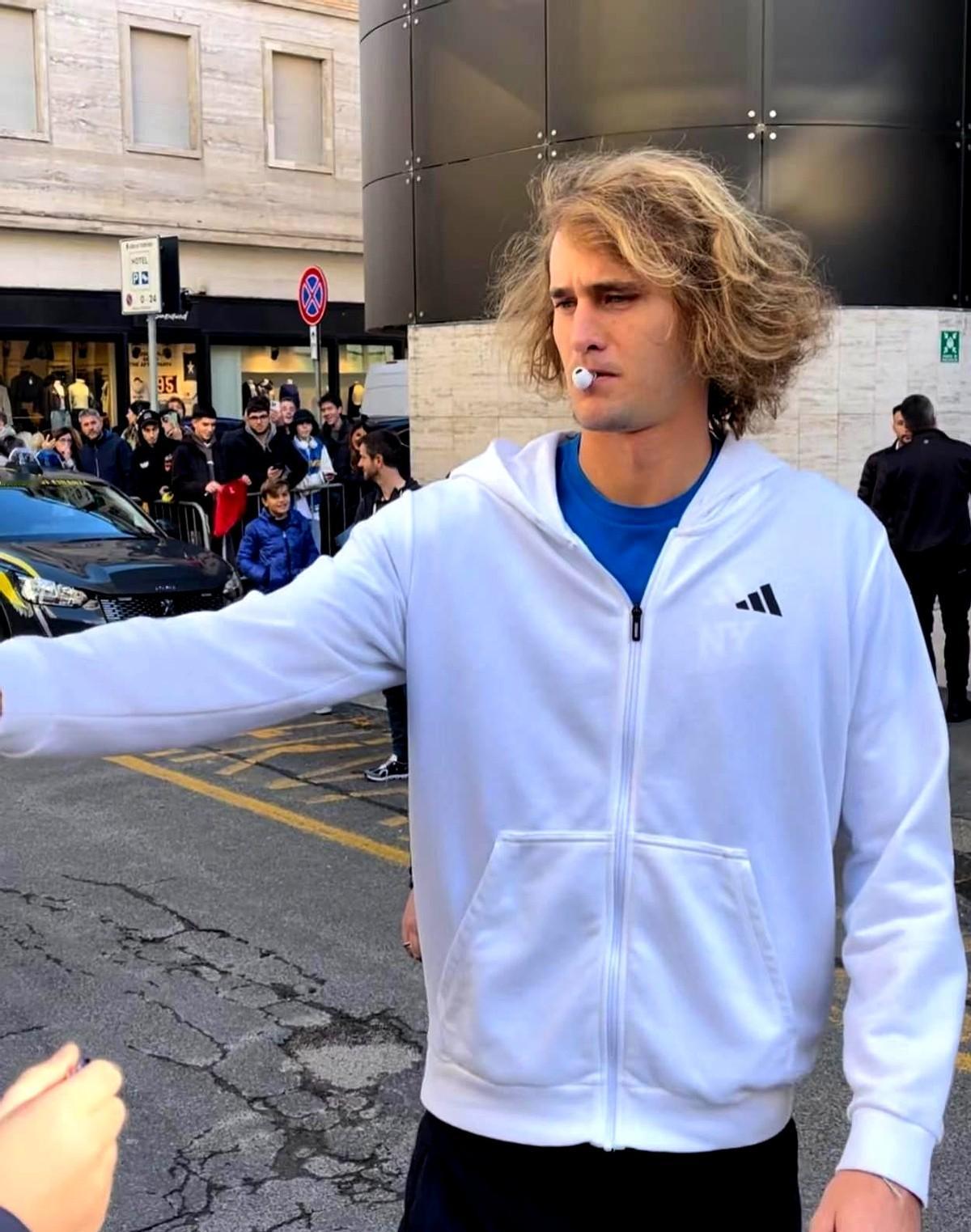 兹维列夫是不是最强无冕之王（0满贯）？昨天讲到了同为95后的梅总可能是最强一满贯