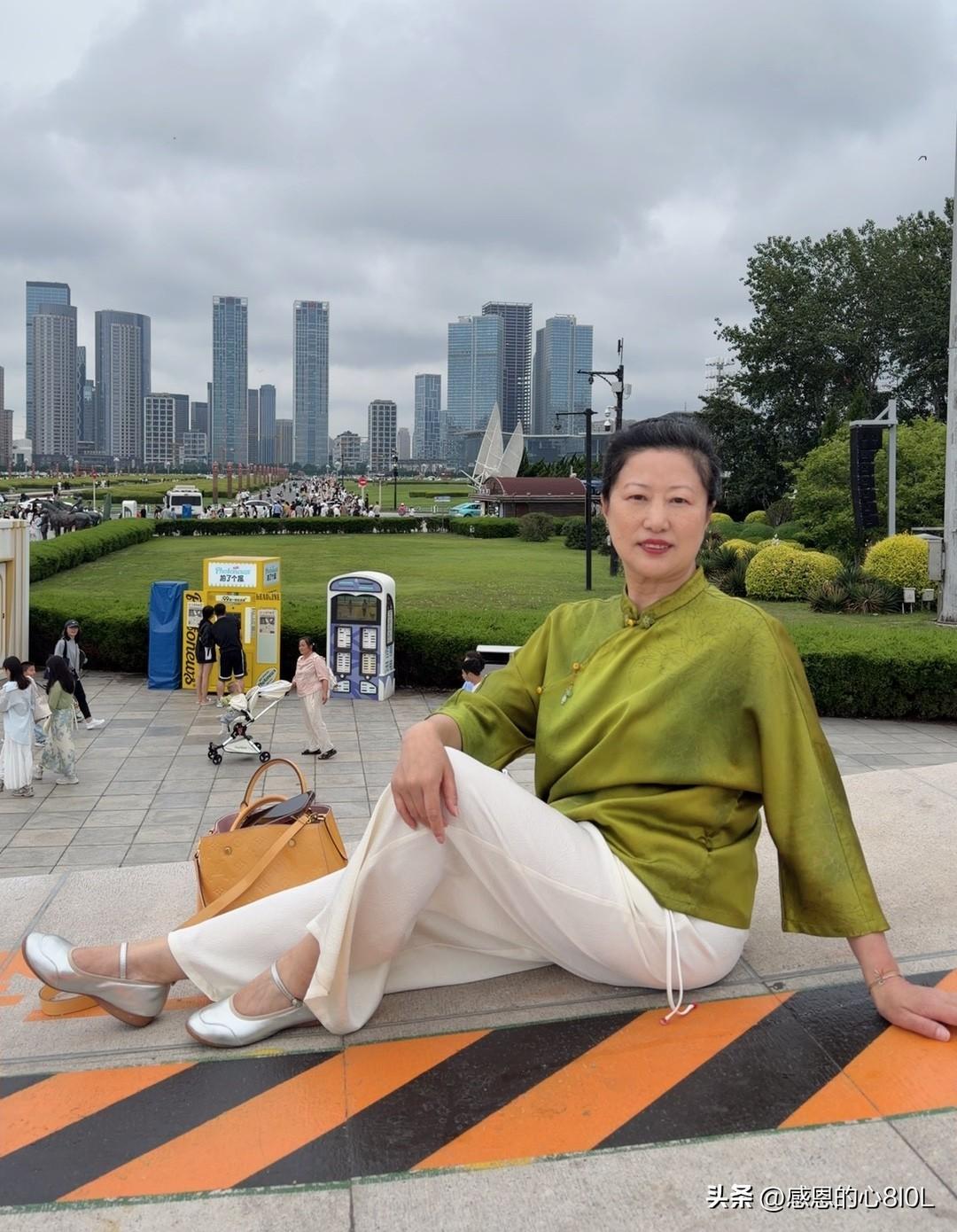 连载八：余生温柔，人间美好
如今，我已六十一岁，终于活成了自己心仪的模样。
退休