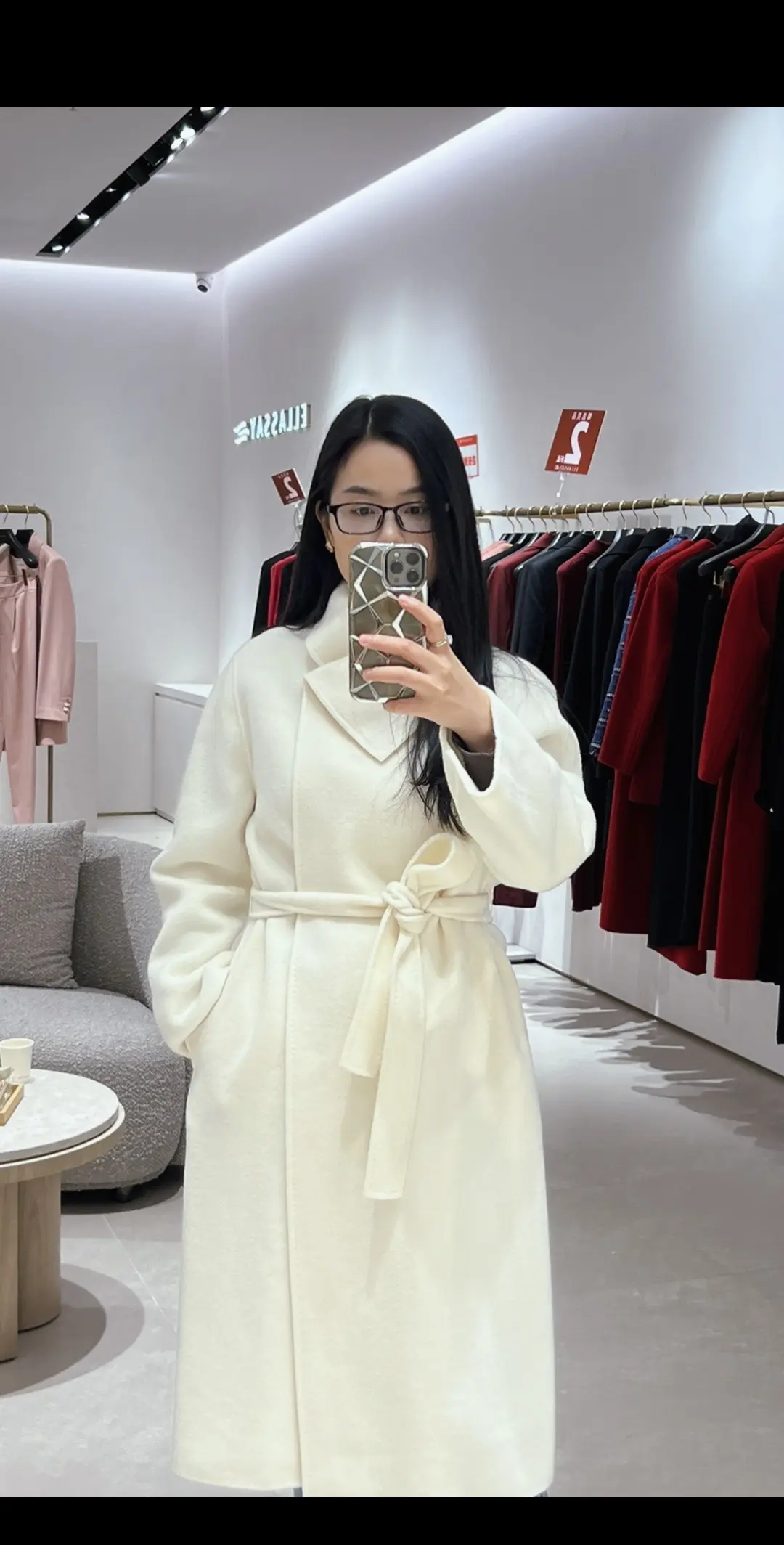 任何关系走到最后 剩下的就是几两人品 不要捅破那层遮羞布 人性的丑陋不堪入目