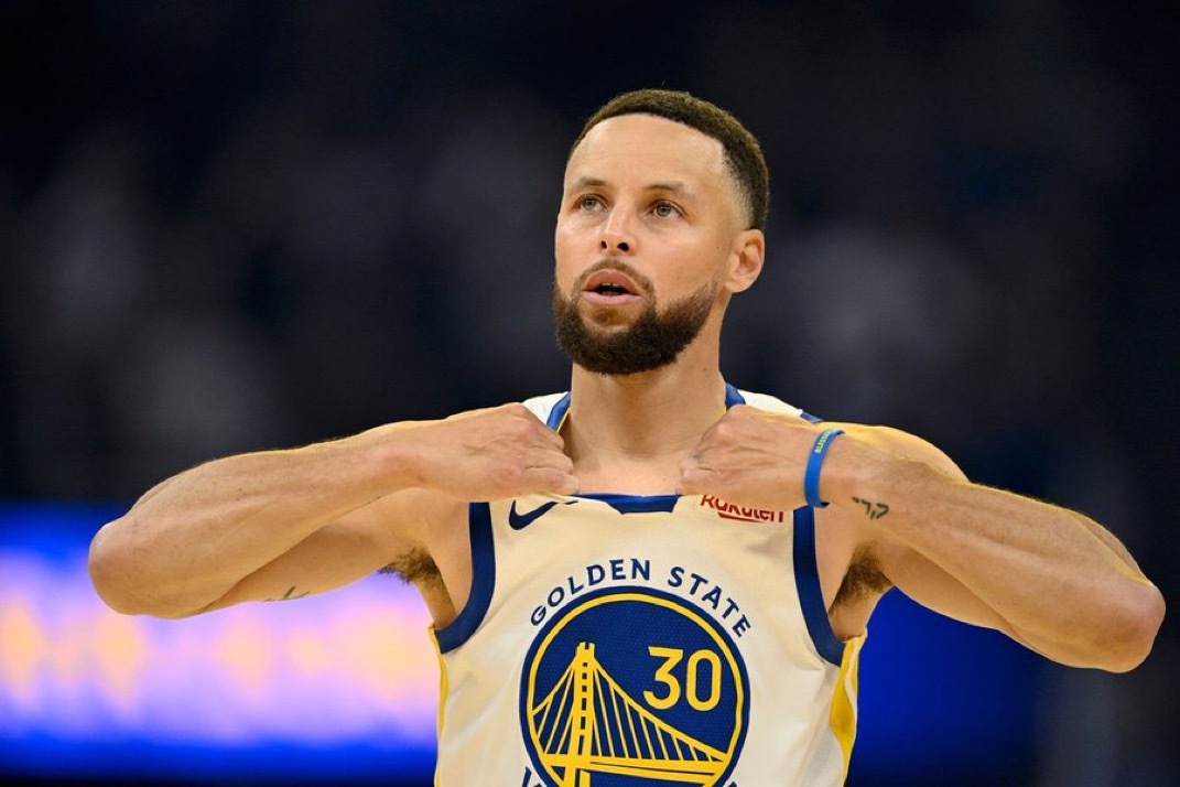 这还没完🔜尽管他只剩1年合同，斯蒂芬·库里的想法是与金州勇士至少再续约一个赛季