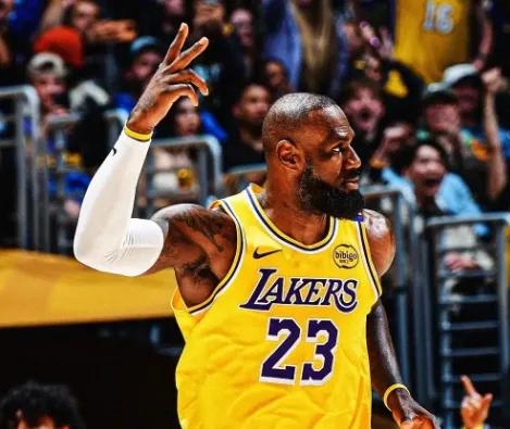 詹姆斯，请收下膝盖吧，背靠背年轻人都不打，这位41岁老头不仅出战，背靠背连续得到