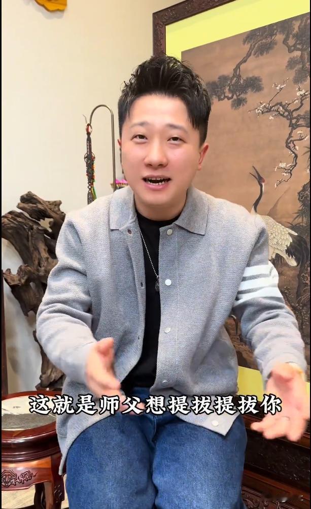 看了张鹤擎这这段采访，才明白提携有时候不仅仅是镜头前看得见的地方。
如果说今年德