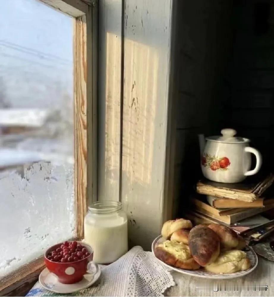 冬日的早晨
屋外冰天雪地，我的小窝里有面包牛奶，还有炉火熊熊，吃饱了就出去堆个雪