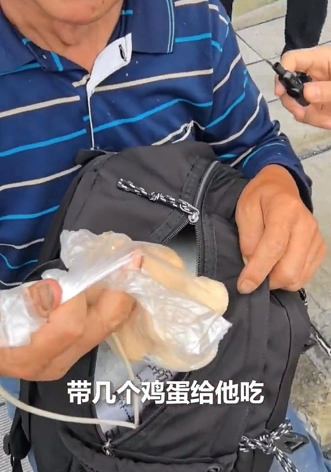 已确定了
父亲携8个鸡蛋接考的贺永辉已被湖南农业大学录取了，贺永辉父亲称：目前已