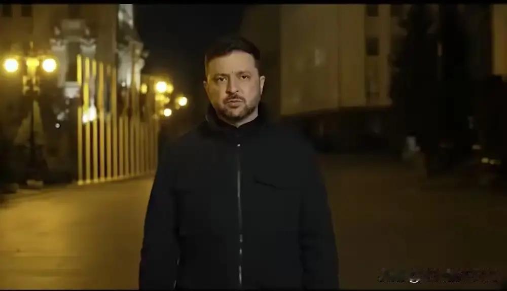 急眼了！乌克兰表态！
 
昨晚泽连斯基难得把嗓门压低，把话挑明：不能后退。紧接着