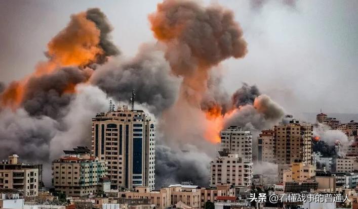 防线洞穿！伊朗高超音速导弹连"萨德"都拦不住，直接砸进了以色列国防部大楼，本·古