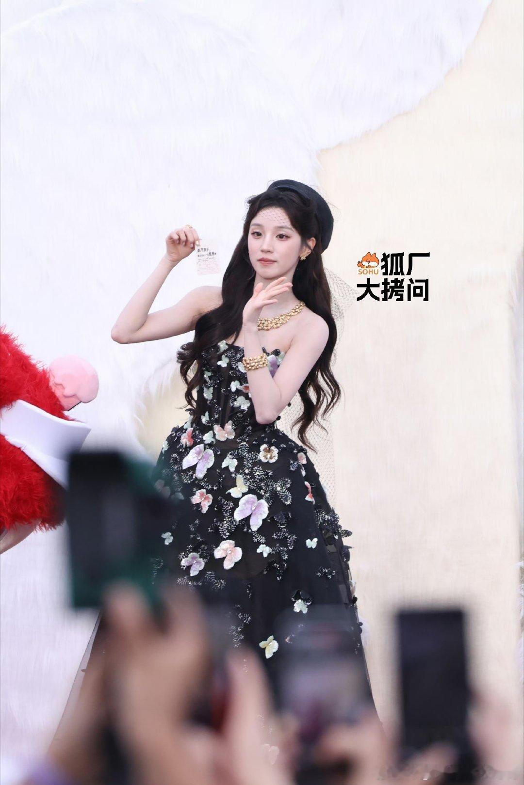 时尚芭莎红毯生图第二波: 龚俊、白鹿、刘昊然、宋雨琦、陈哲远、林允 ​​​