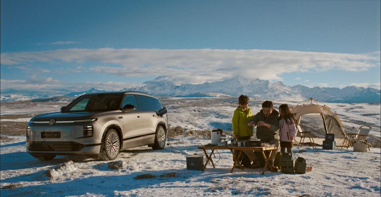 一觉醒来，车圈直接炸锅！
本以为高端增程SUV市场格局已定，问界M9、理想L9、