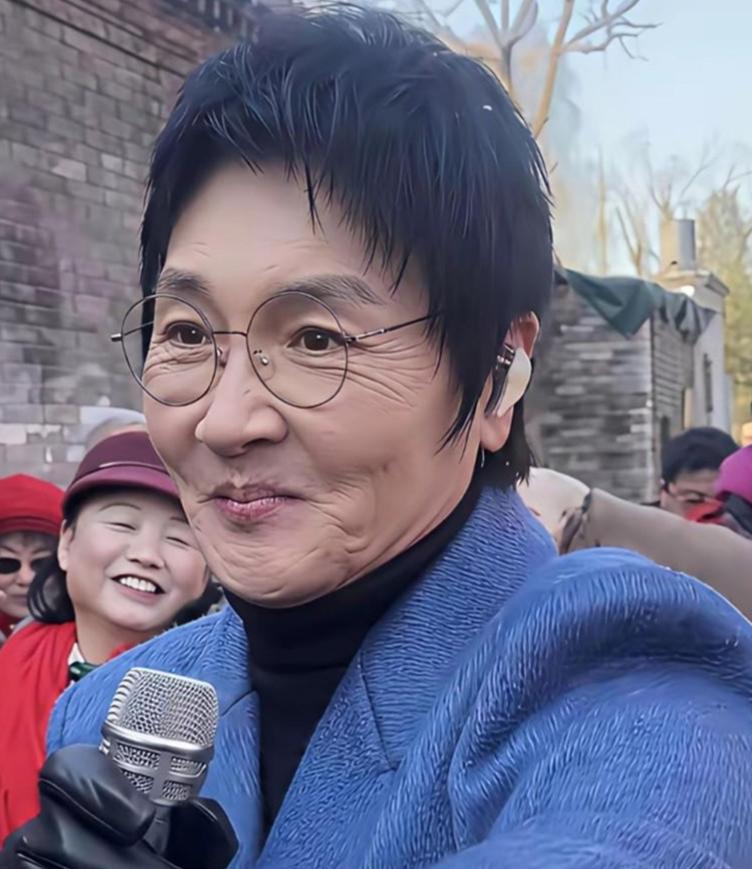 想不到58岁的孙楠不经意间悄然看透人生，正在享受日出而作，日落而息的乡村田园牧歌