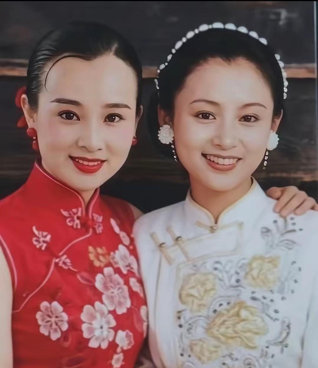 的的确确，确确实实，赵明明真是美呀，美的让人心碎，越看越耐看，但她身边的这位也不