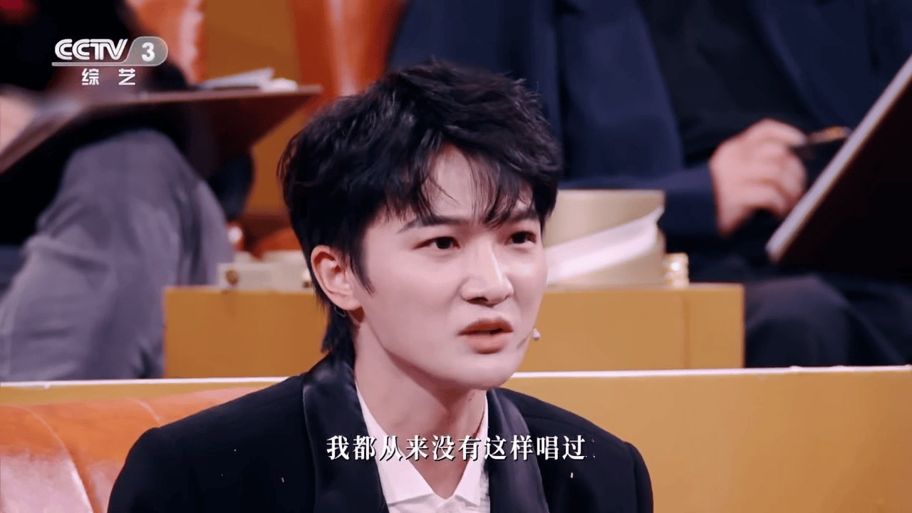 周深表面飙高音心里翻白眼 表面：轻松示范，高音直冲天灵盖。内心：这歌谁写的？！（