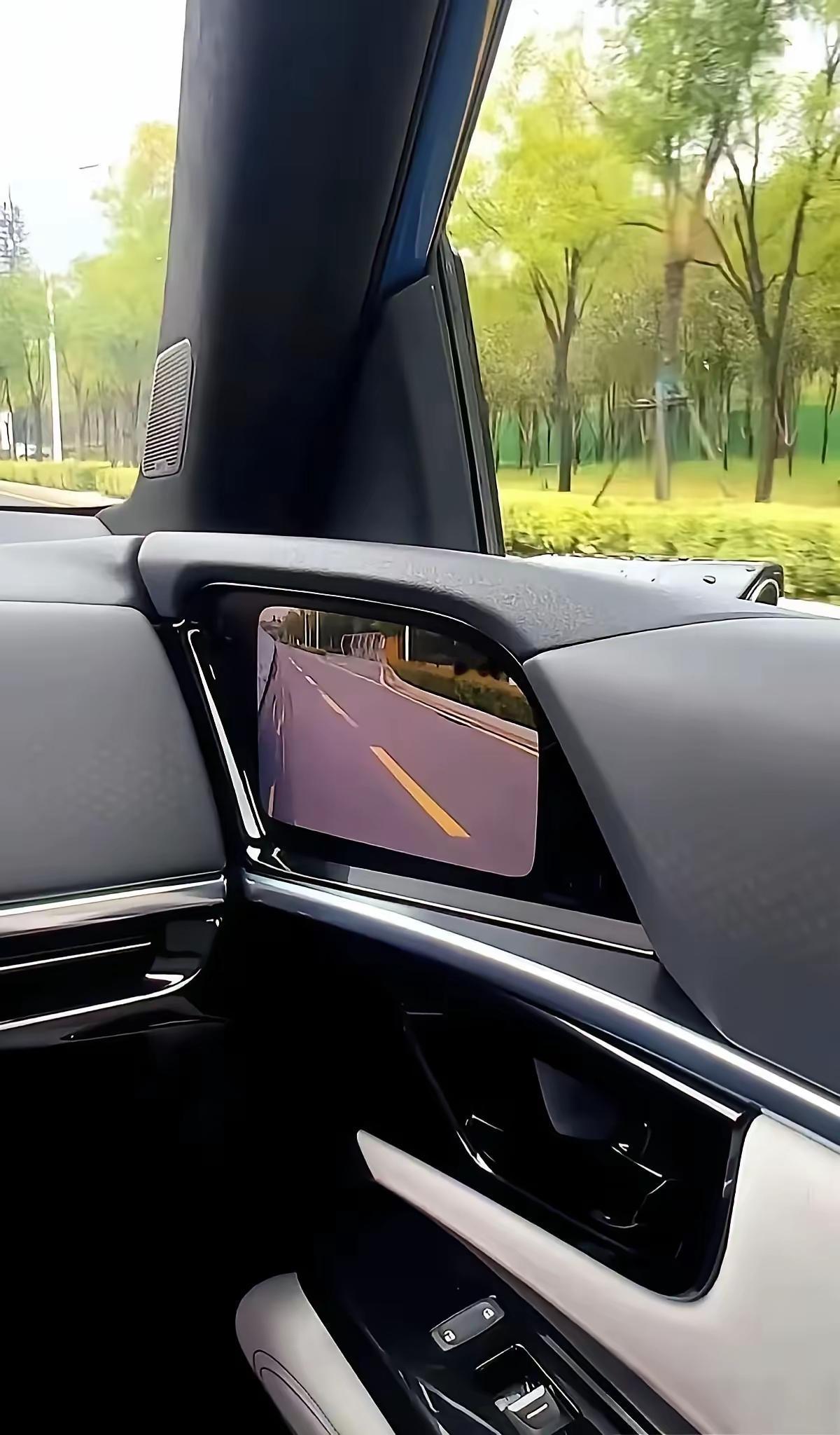 惊呆了！现在的国产车真逼格呀！
瞬间觉得我的老广本啥也不是了。[笑哭]