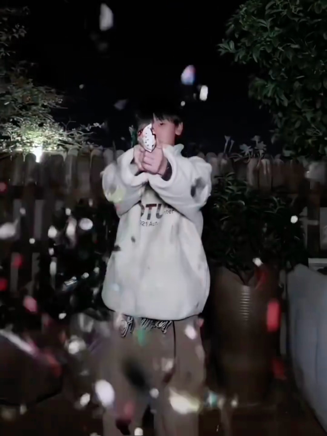 左奇函哪来这么多变装视频各种时尚、幽默的风格变装，信手拈来，和小时候一样，依然爱