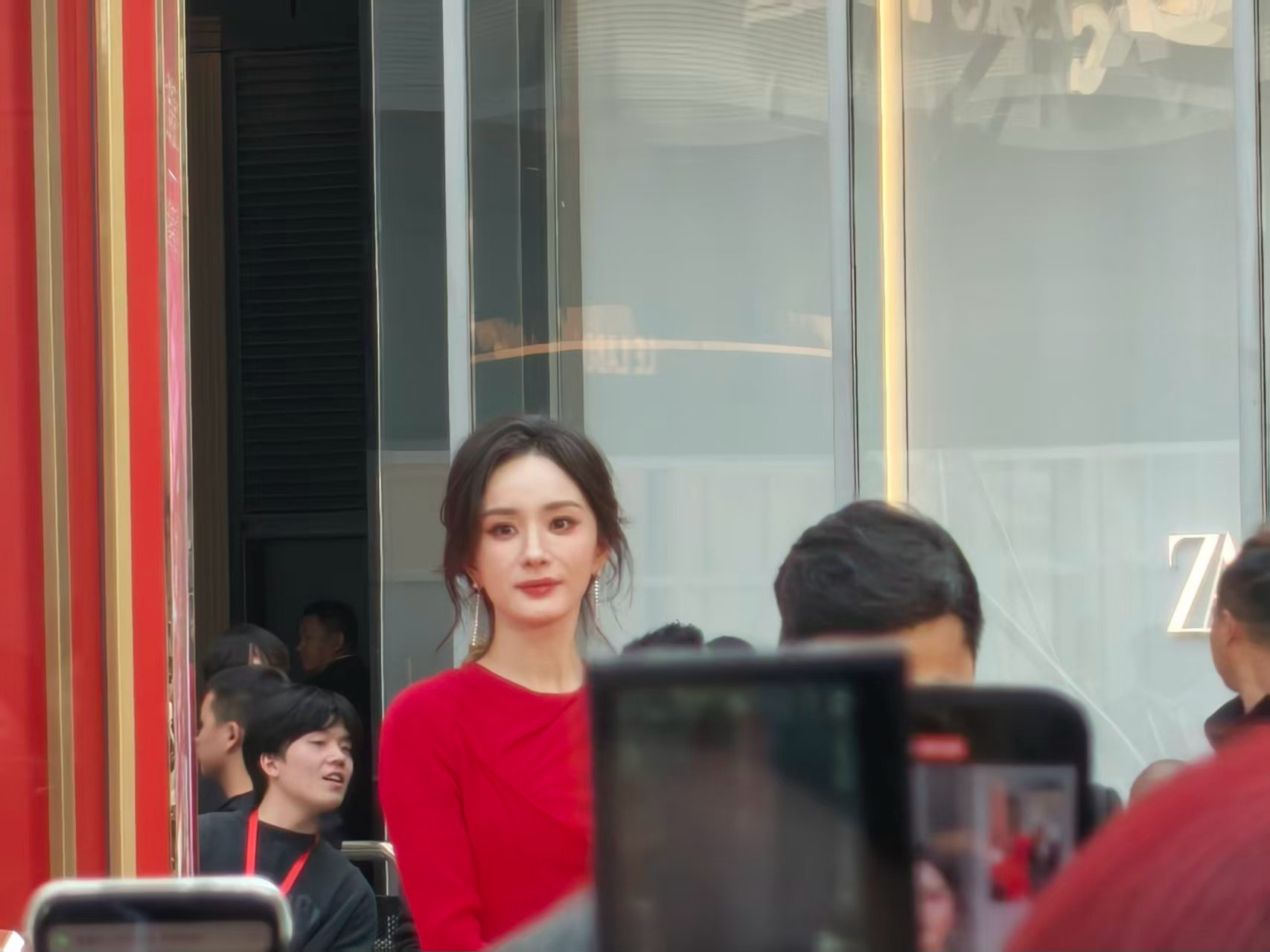 红与艳，皆是她，美到失语杨幂新年女主人气场杨幂杨幂