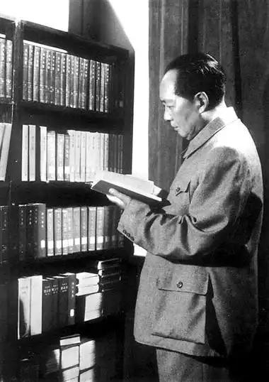1956年毛主席做出预言，台湾未来只有两条路，现在看真的精准！毛主席说：“台湾想