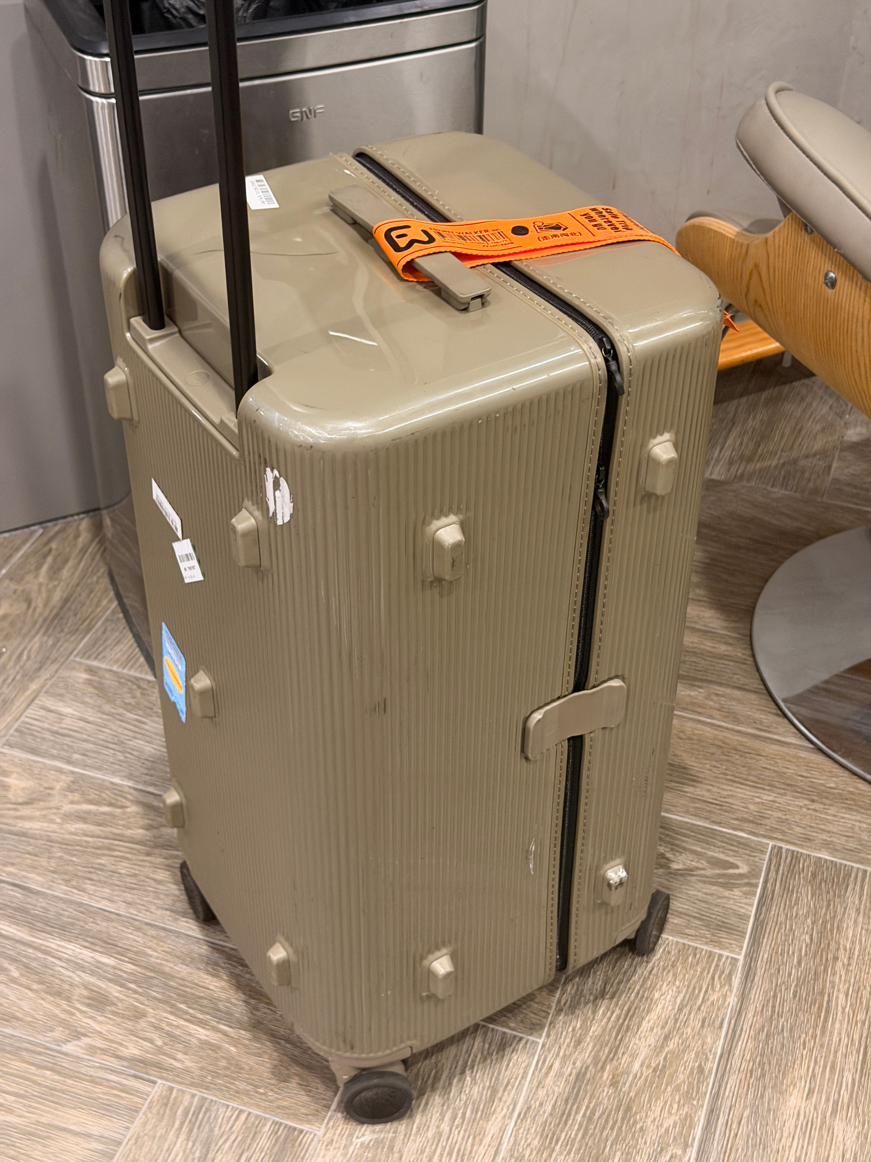 全新领克08 EM-P棚拍结束🔚公关小姐姐：豆，你这么穿冷不？我：不冷！我火气