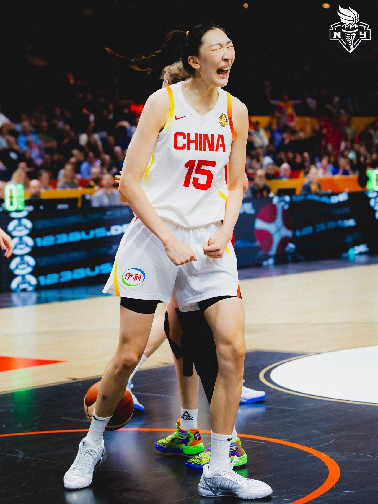 在世界杯扛鼎的中国女篮韩旭在WNBA的比赛开打了

如果有人在2026年女篮世界