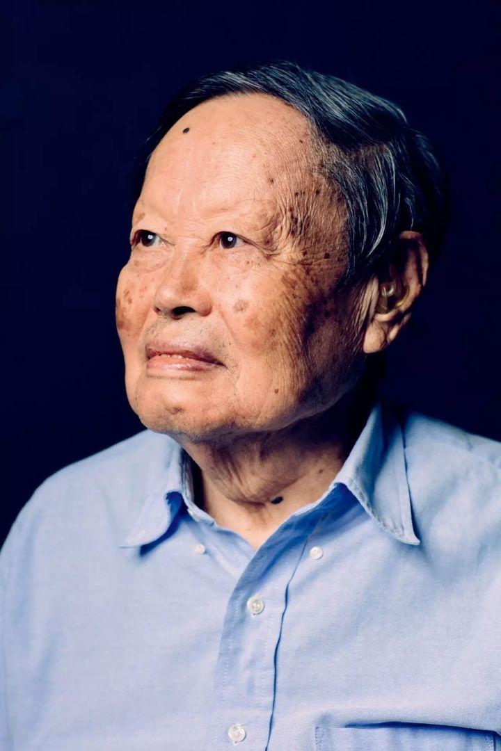 杨振宁骂《易经》狗屁不通，外国学者却奉若神明，这事儿藏着大学问
 
诺贝尔物理学