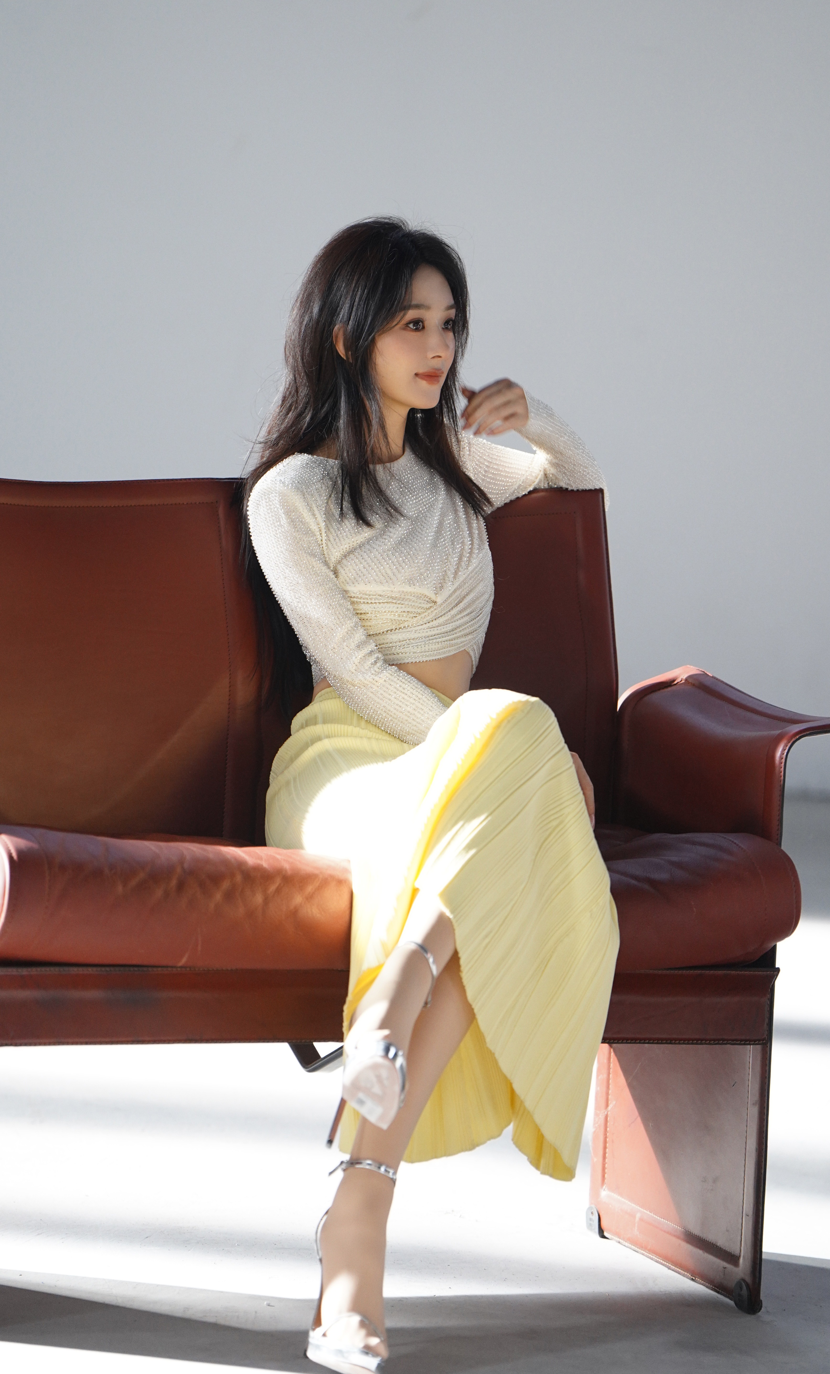 上海咖啡店偶遇了赵丽颖 羡慕了！什么时候我也能偶遇一下赵丽颖。不用合照签名，就静