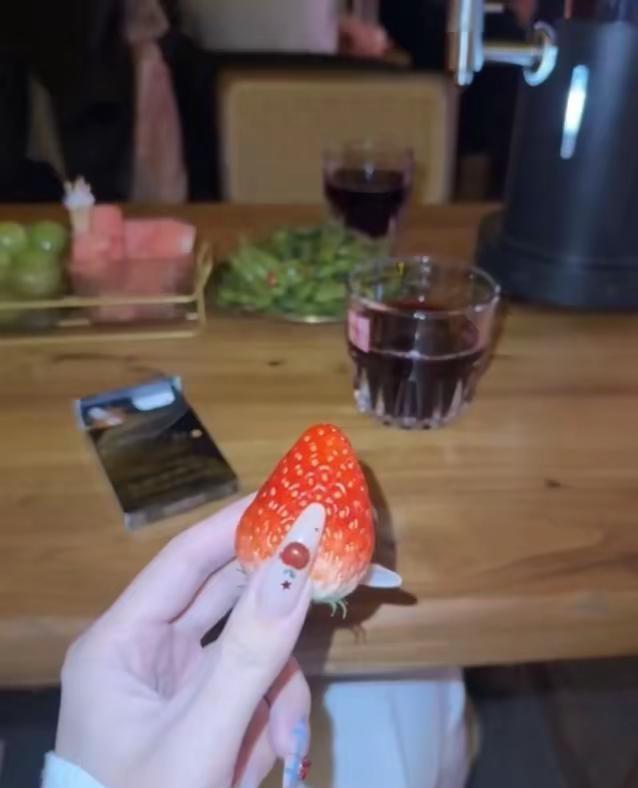 年纪大了 气血有限 只想安静的待着 不想任何人消耗我的能量和不开心。