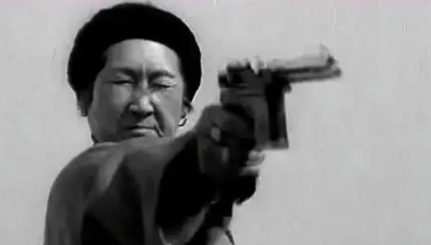1950年传奇女英雄“双枪老太婆”赵洪文国被捕，毛主席下令：立即将其执行枪决！
