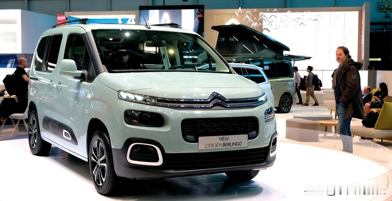 特立独行——雪铁龙Berlingo
这款除了前脸精致可爱、哪里都像一辆厢式货车的
