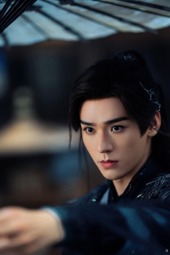 龚俊音准不好音量不小 谁懂龚俊“音量压制”的快乐！音准一般但嗓门超大，一开口小区