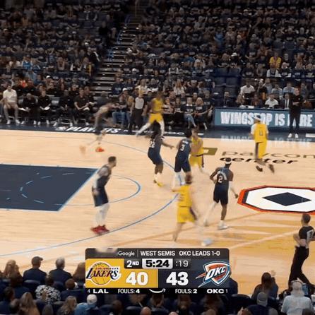 这么打就对了！投篮还得是肯纳德！
在今天NBA季后赛湖人对阵雷霆的第二节比赛中，