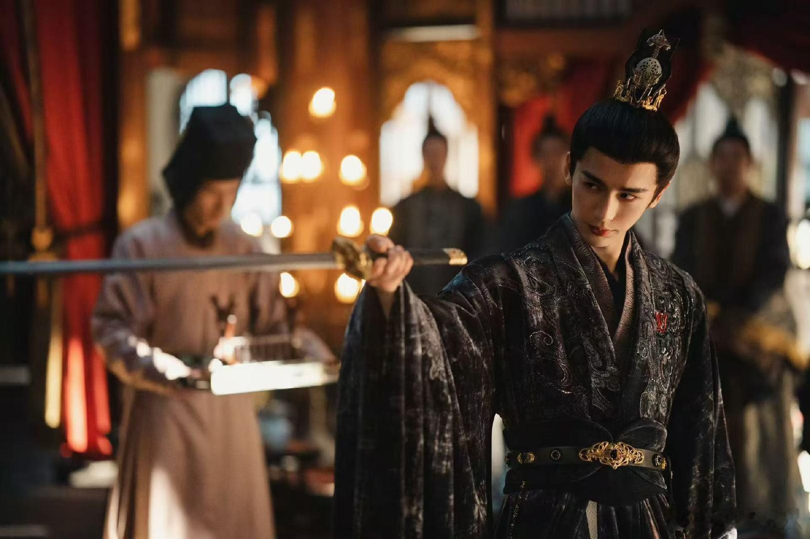 张凌赫四次参加庆功宴 张凌赫已经参加四次庆功宴了 张凌赫今日出发参加《逐玉》庆功