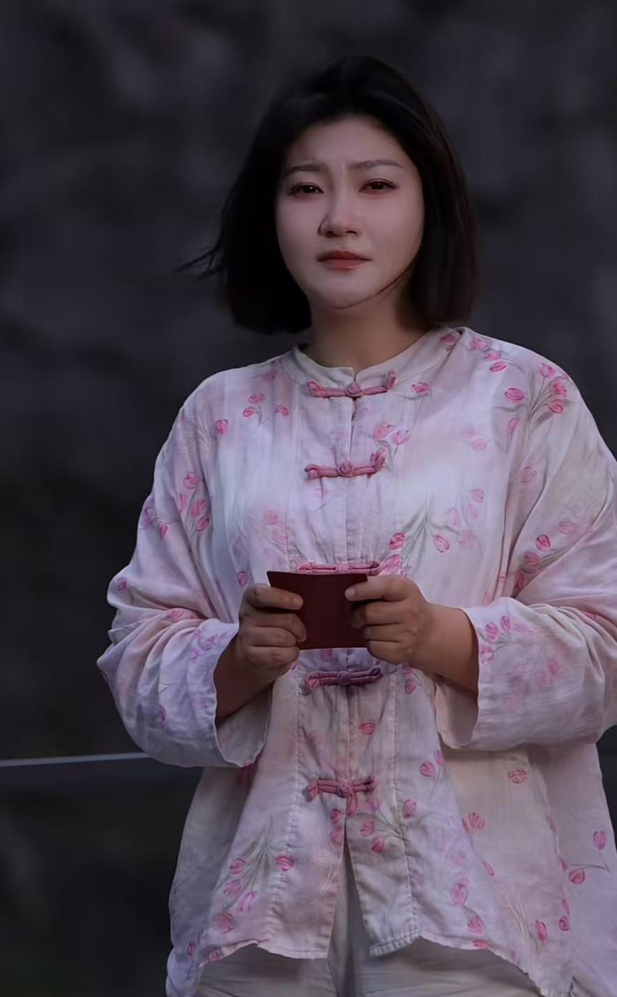 时隔六年终于走出阴霾，

让我们恭喜这位伟大的女性“王暖暖”

这是在给婚姻中所