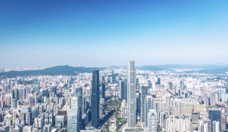 今天咱们来聊一所非常特别的学校。
为什么说特别？因为这所学校干的事儿，往小了说叫
